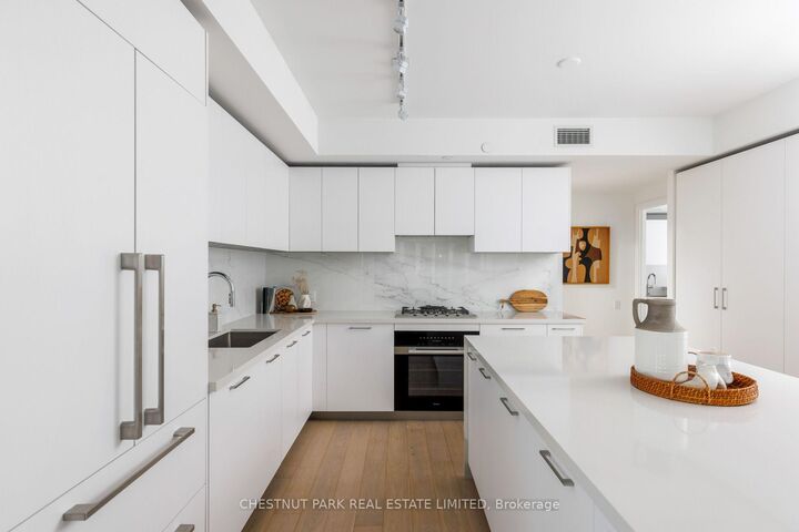 Property Photo: 33 Frederick Todd Way 1602 ON M4G 0C9