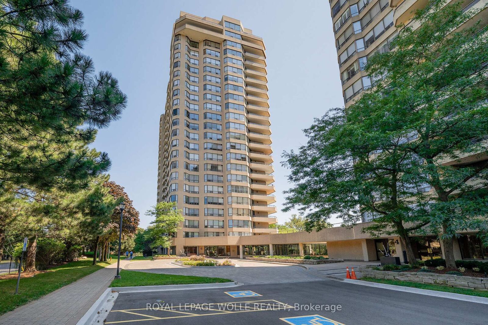 Property Photo: 6 Willow Street 1807 ON N2J 4S3