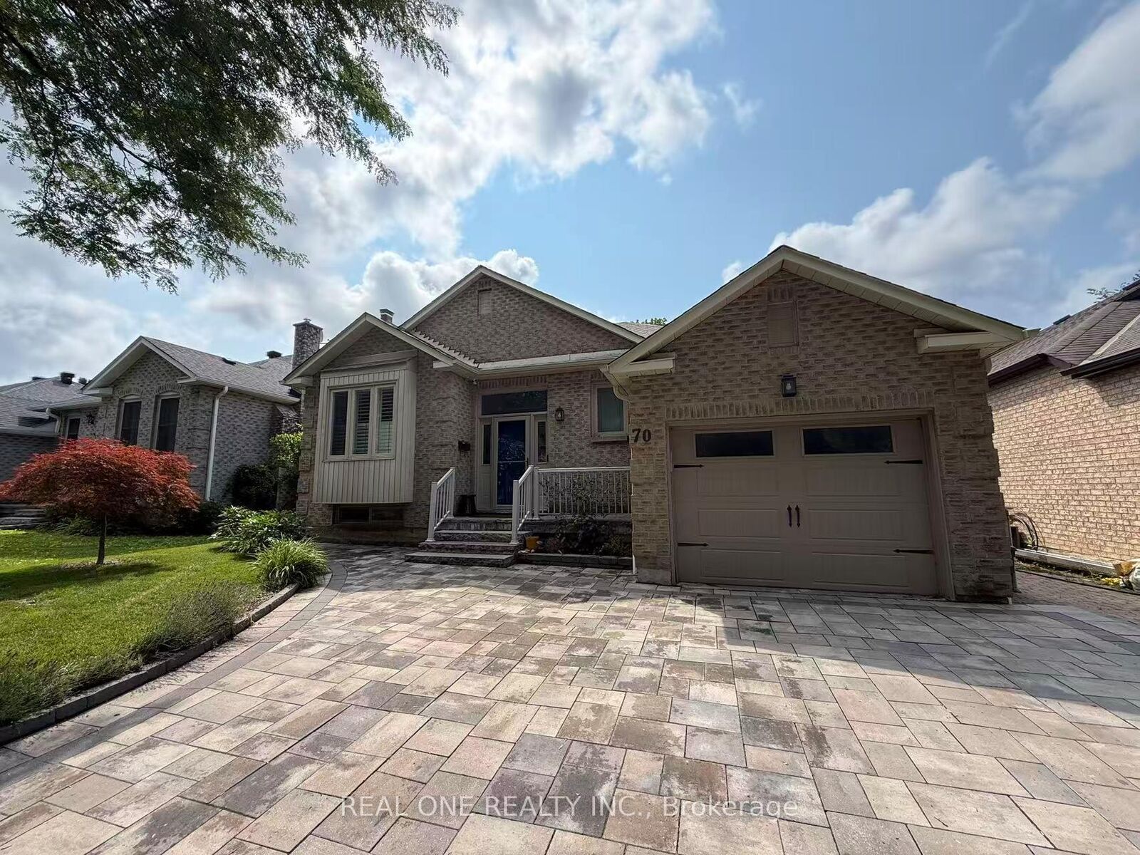 Property Photo:  70 Closs Square  ON L4G 5H9 