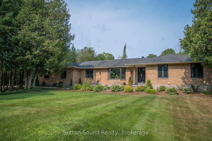286 Balmy Beach Road N — photo 1