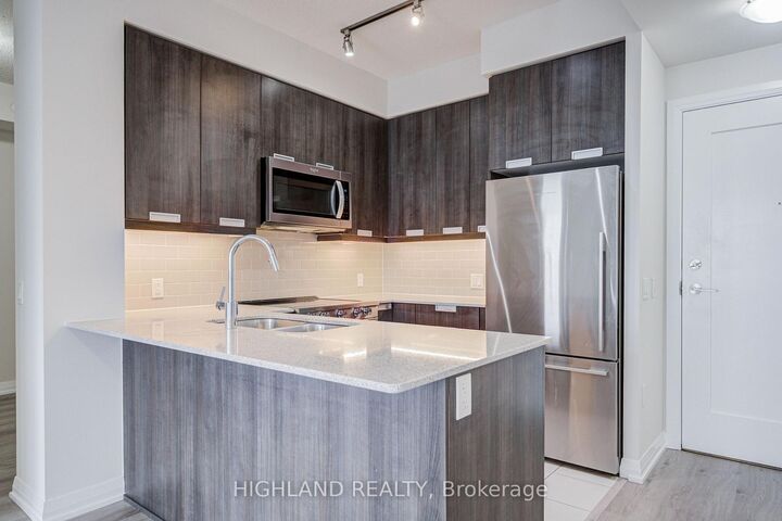 Property Photo:  35 Watergarden Drive 2716  ON L5R 0G8 