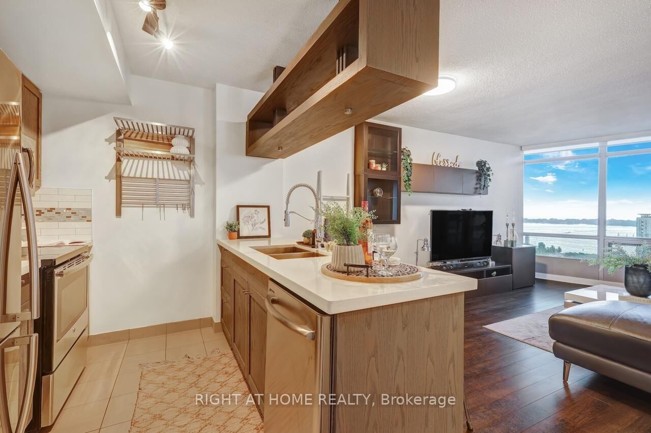 Property Photo:  81 Navy Wharf Court 2316  ON M5V 3S2 