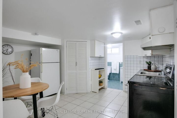Property Photo:  422 Oakwood Avenue Basement  ON M6E 2W3 