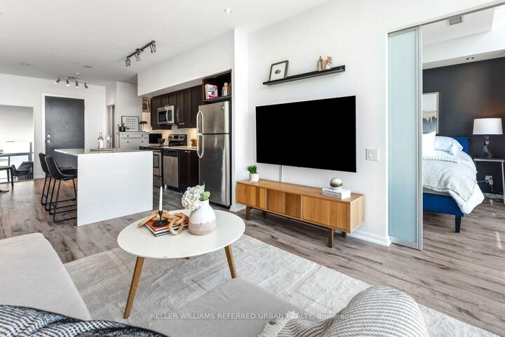 Property Photo:  105 The Queensway N/A Ph3513  ON M6S 5B5 