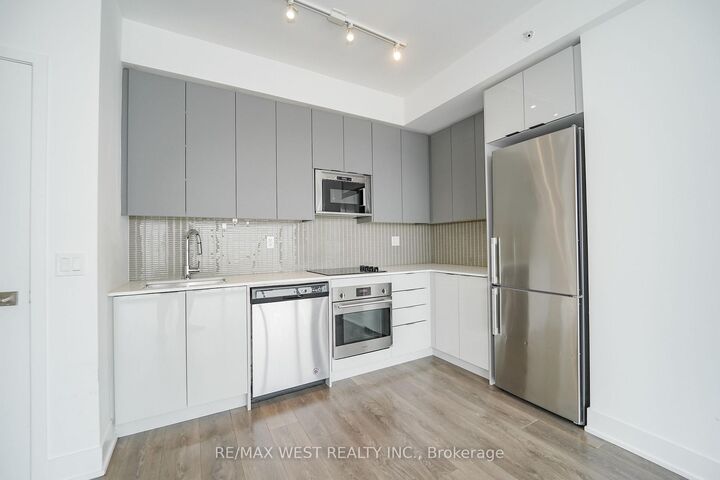 Property Photo:  2916 Highway 7 Road 3307  ON L4K 0K6 