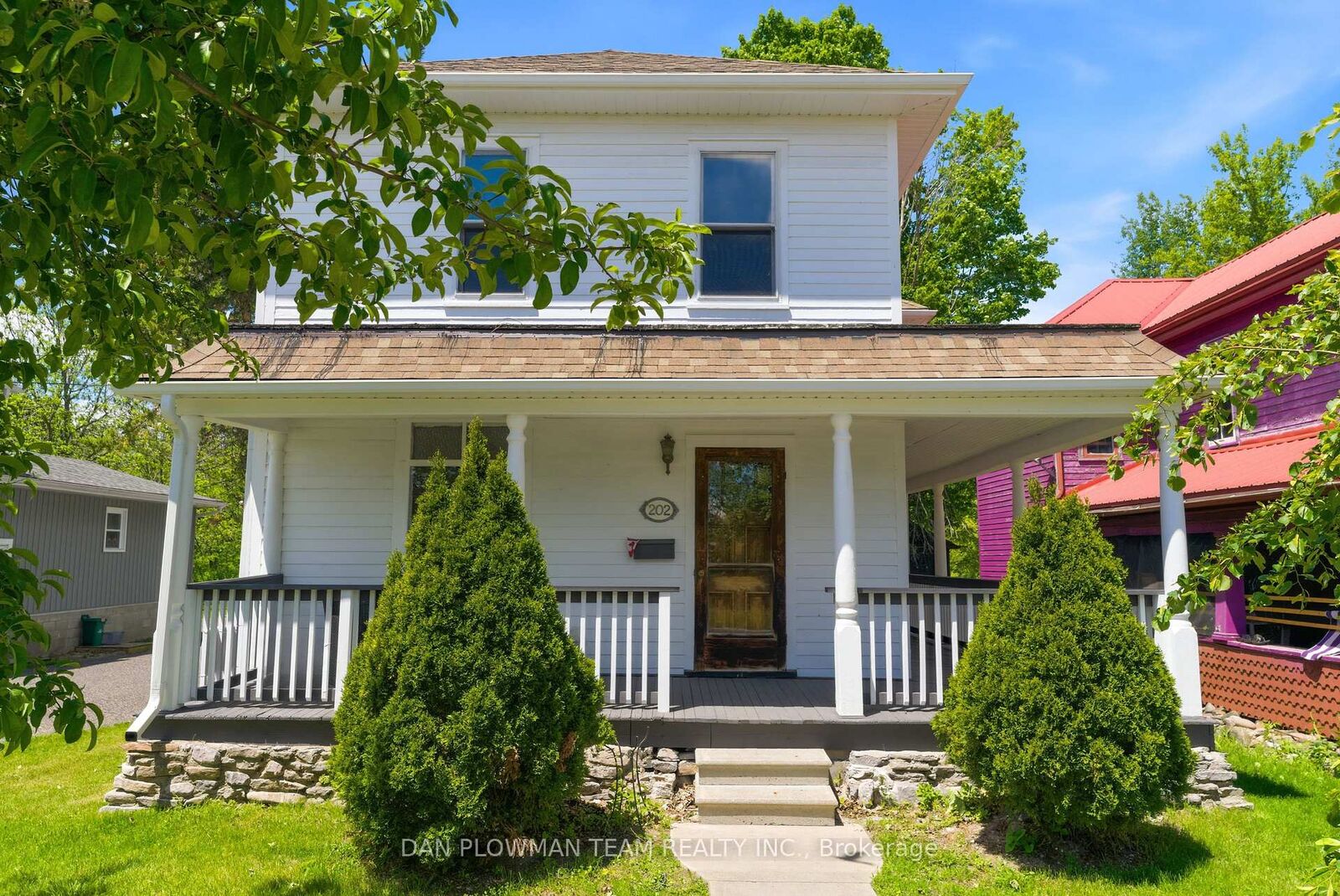 Property Photo: 202 Queen Street ON K0L 1L0