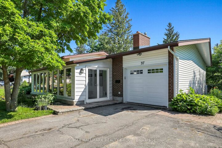 Property Photo:  37 Lyall Street  ON K2E 5G7 