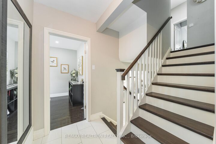 Property Photo:  2 Lynedock Crescent  ON M3A 2A8 