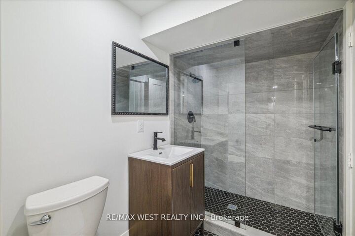 Property Photo:  202 Perth Avenue Lower  ON M6P 3K8 