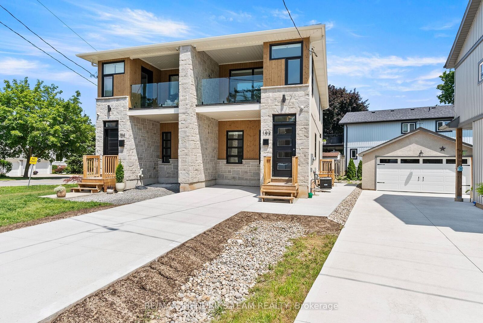 Property Photo:  102 Broadway Avenue  ON L2M 1M8 