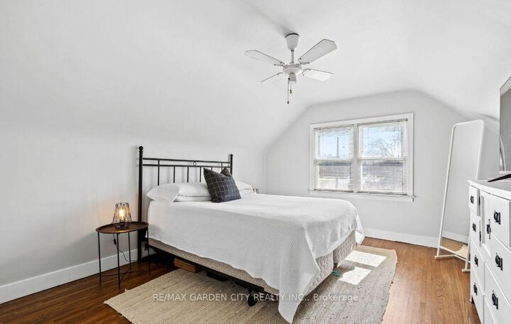 Property Photo:  4 West Lynn Street  ON L2N 3N7 