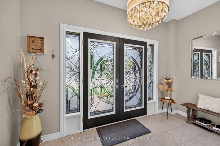 Property Photo:  68 Garinger Crescent  ON L0R 1C0 