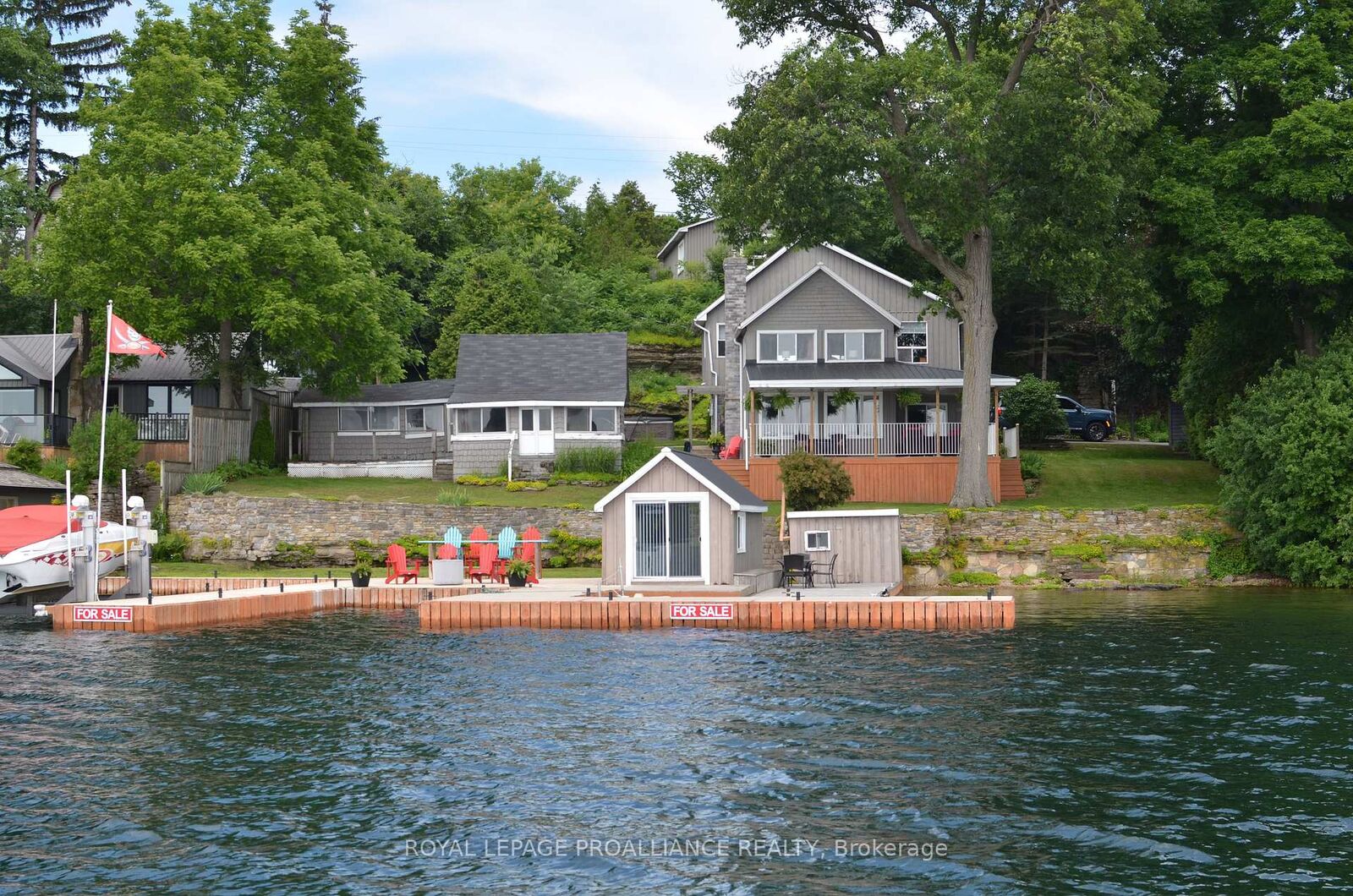 Property Photo: 233 Brockmere Cliff Drive ON K6V 5T3