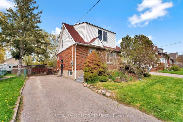 42 Rossland Road W — photo 1
