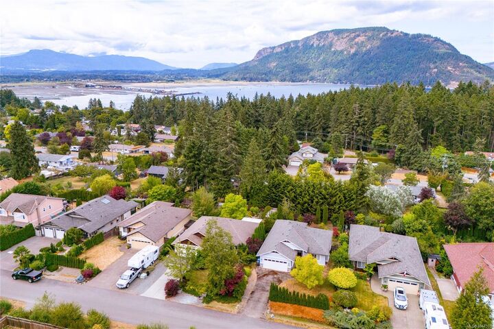 Property Photo: 1617 Simon Pl BC V0R 1N1