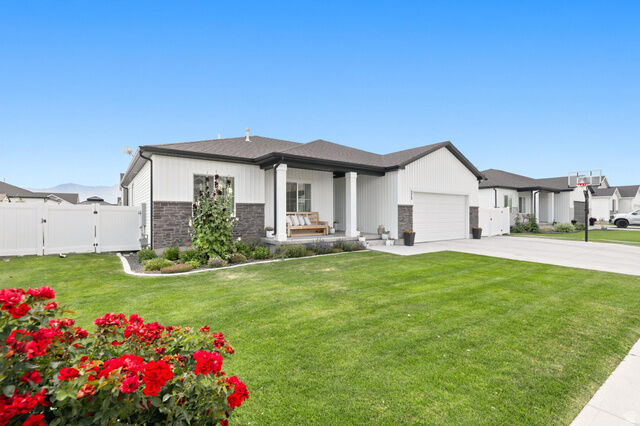 Property Photo:  572 S 690 E  UT 84319 