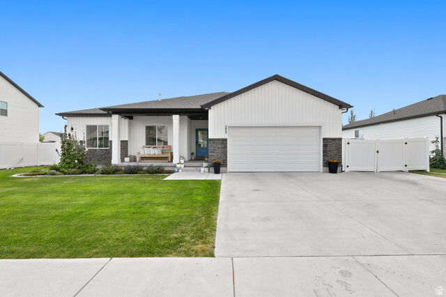 Property Photo: 572 S 690 E UT 84319