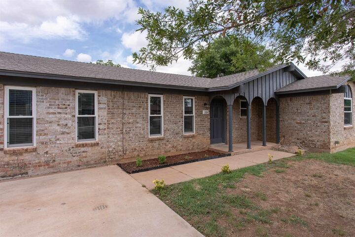 Property Photo:  1320 Edgehill Trail  TX 76367 