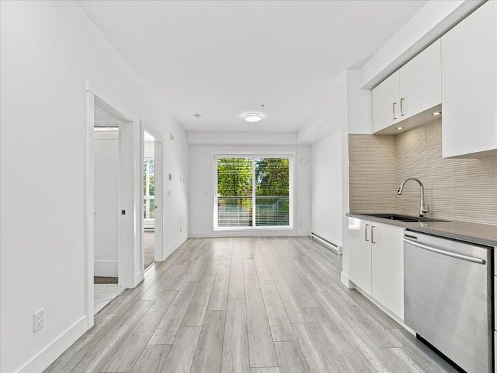 Property Photo: 9689 140 Street 106 BC V3T 0P3