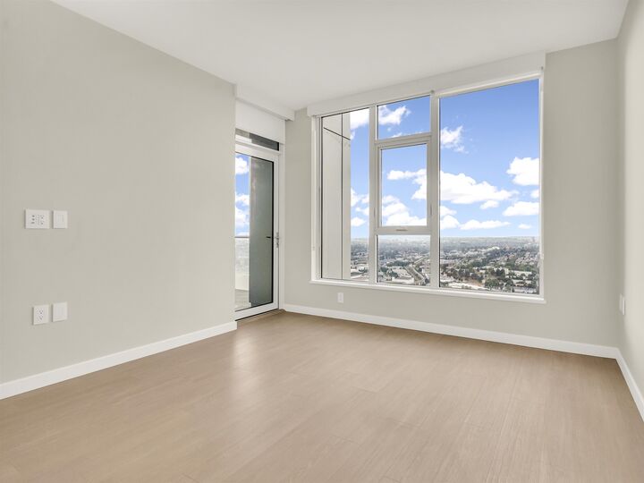 Property Photo: 2186 Gilmore Avenue 4709 BC V5C 0N7