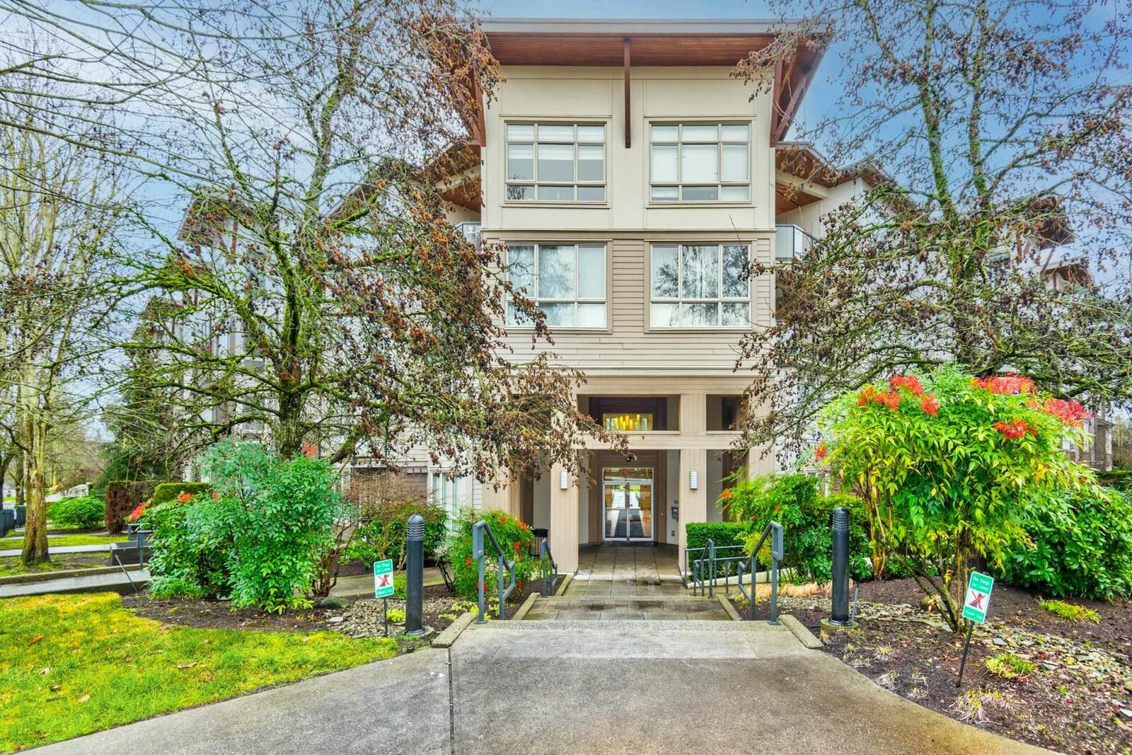 Property Photo:  15918 26 Ave Avenue 408  BC V3Z 5K3 