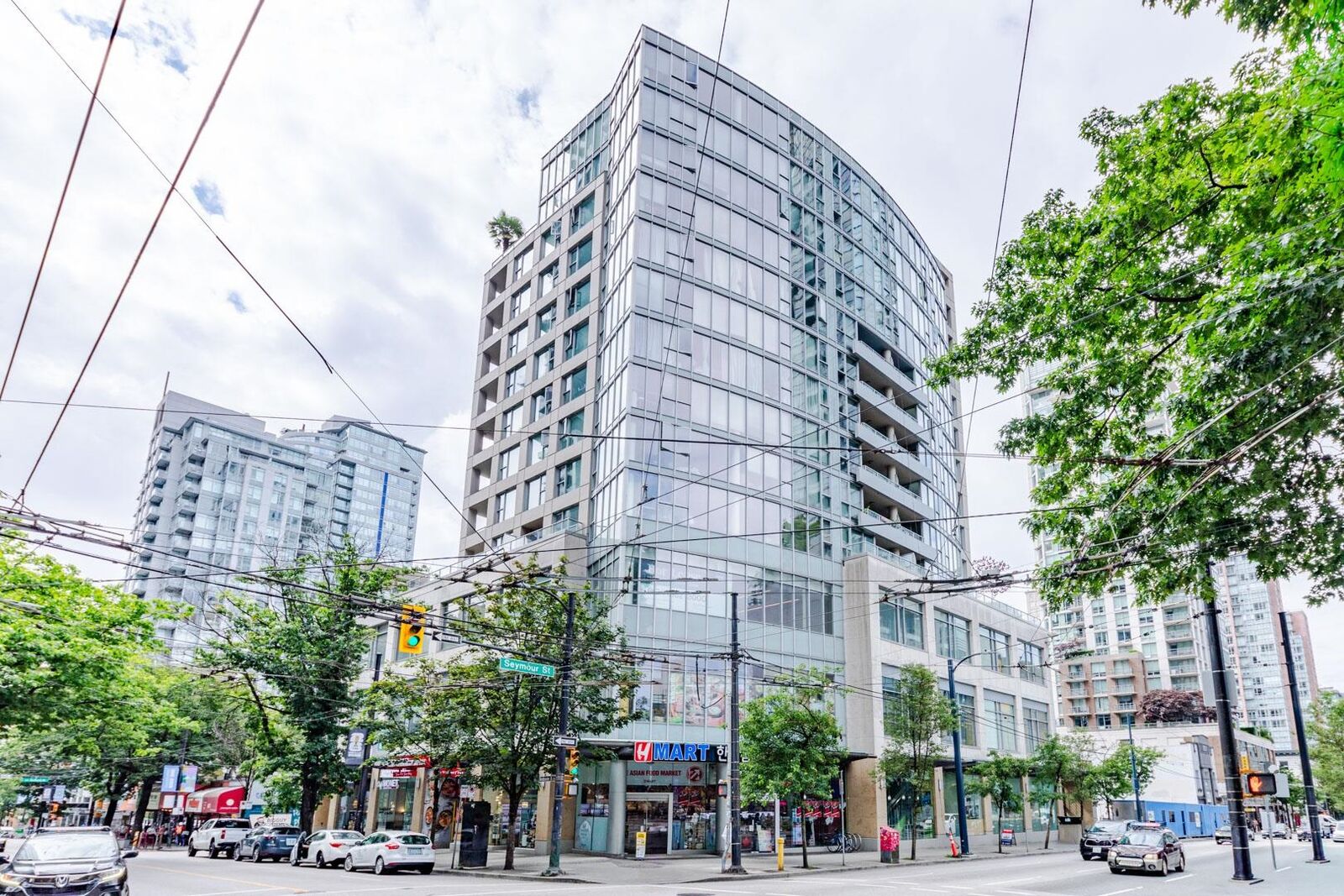 Property Photo: 822 Seymour Street 906 BC V6B 1L7