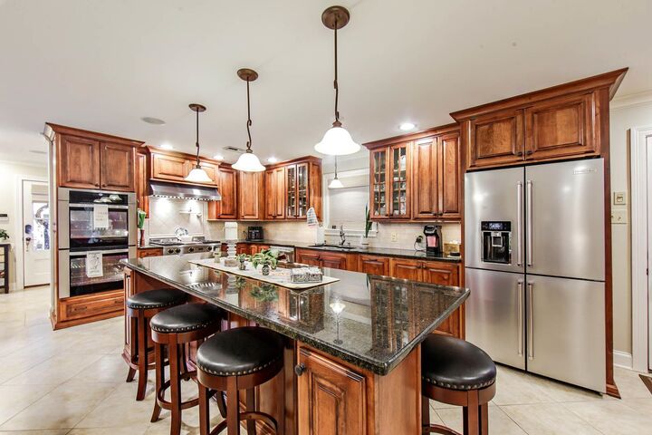Property Photo:  606 Glendale Ave  LA 70360 
