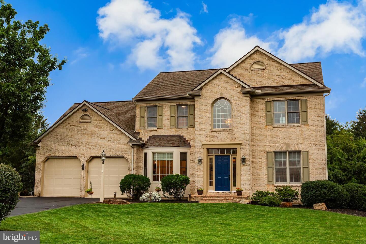 Property Photo:  866 Stonebridge Drive  PA 17601 