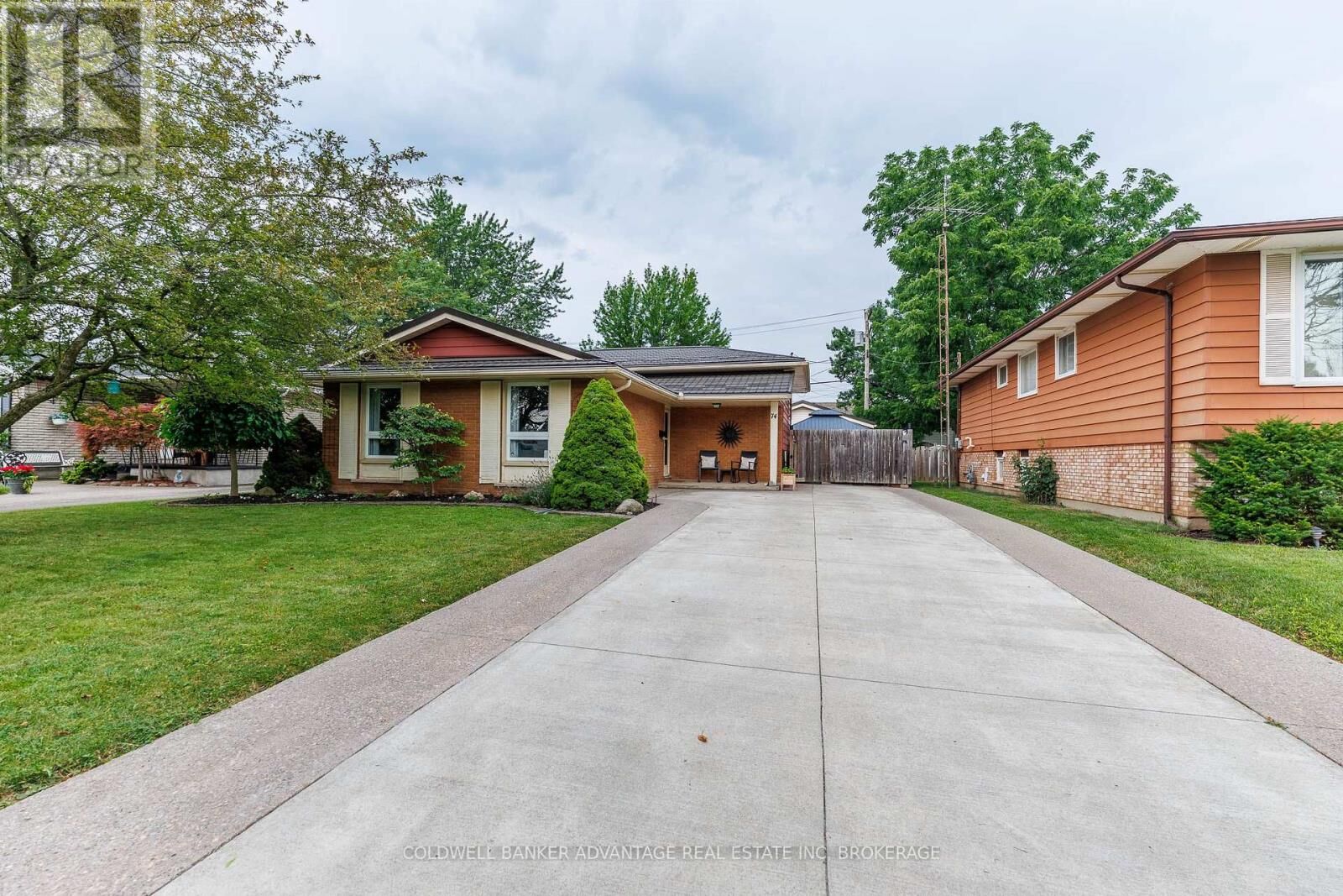 Property Photo:  74 Pinehurst Drive  ON L3C 3J1 
