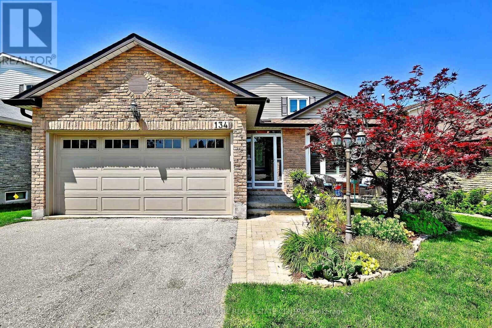 Property Photo:  134 Huron Heights Drive  ON L3Y 6N3 