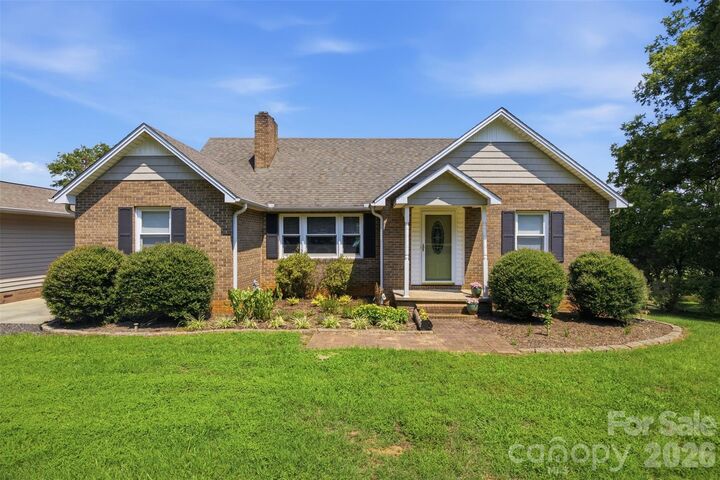Property Photo:  2106 Polkville Road  NC 28150 
