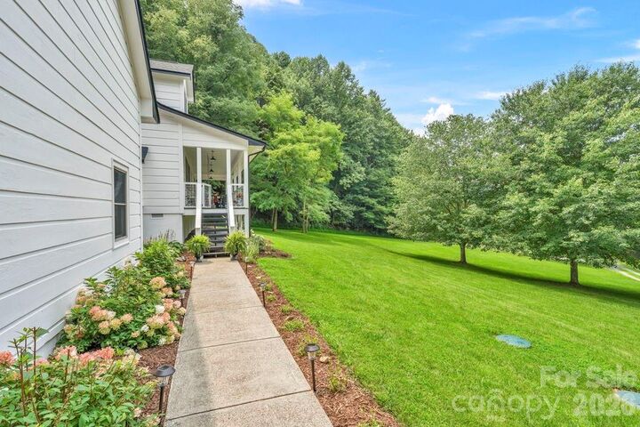 Property Photo: 165 Leighway Lane NC 28604