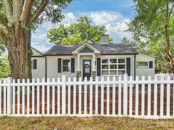 Property Photo: 301 Harris Street SC 29715