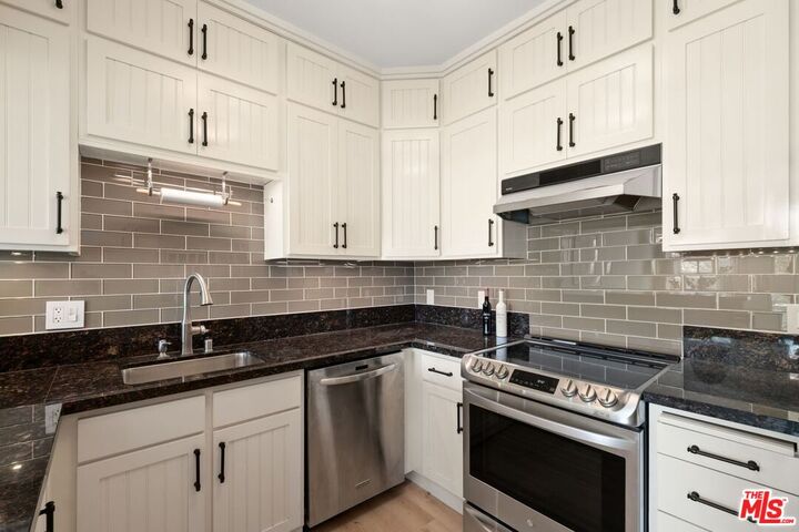 Property Photo: 8960 Cynthia St, Unit 208 CA 90069