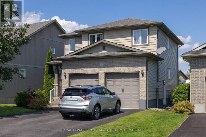 Property Photo:  92 Windermere Boulevard  ON K0H 1G0 