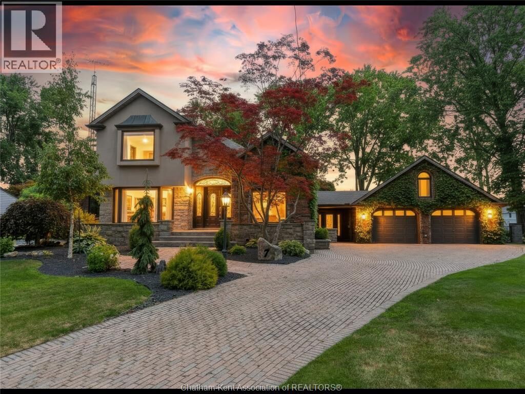 Property Photo: 7 Faircourt Avenue ON N7L 2X2