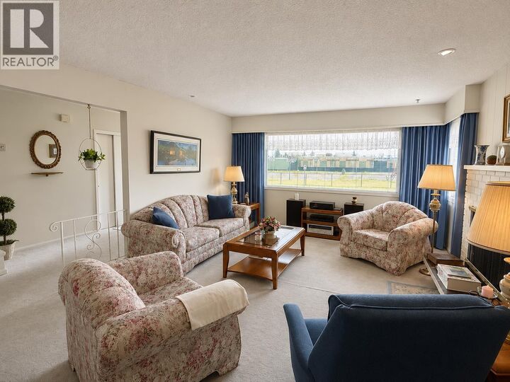 Property Photo:  192 Patterson Street  BC V2M 3M6 