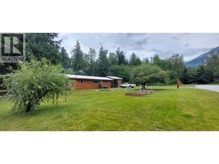 520 Tonquin Road — photo 1