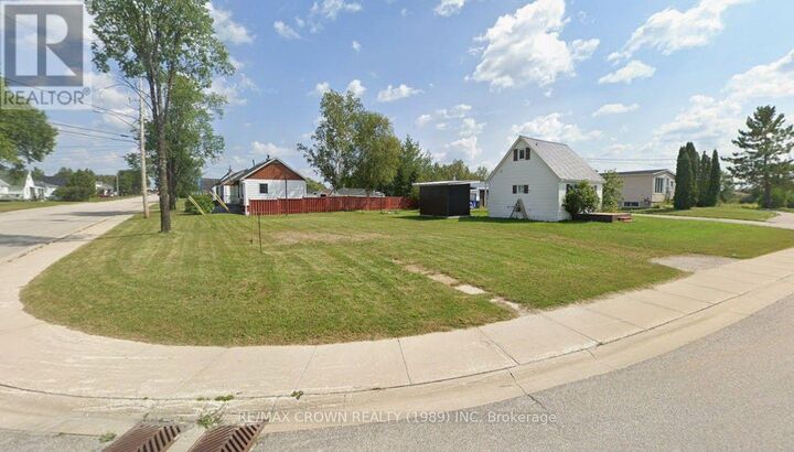71 Hollywood Avenue — photo 1