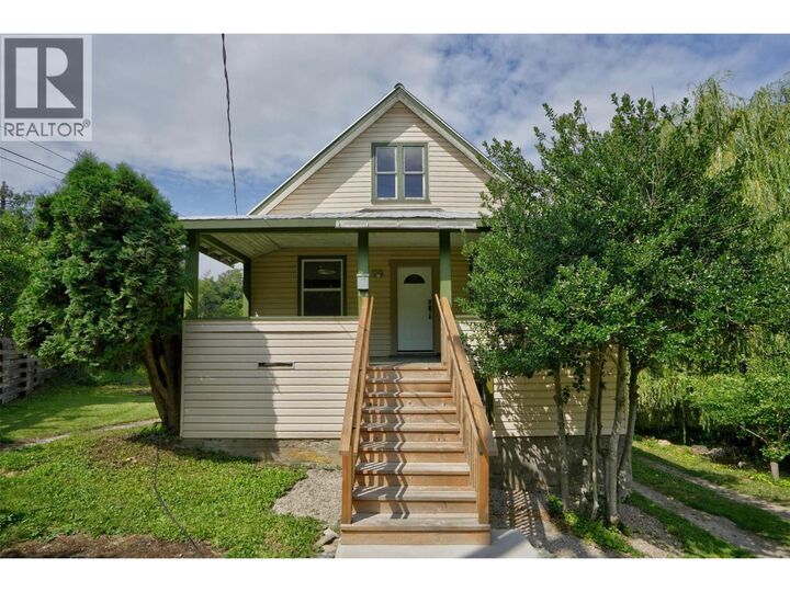 Property Photo:  703 Pine Street  BC V1L 2K3 