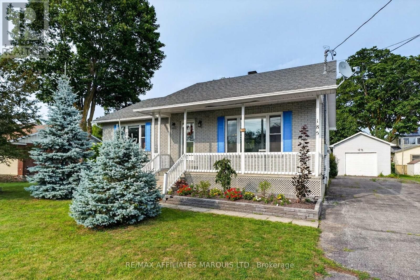 Property Photo:  185 Dominion Street North  ON K0C 1A0 