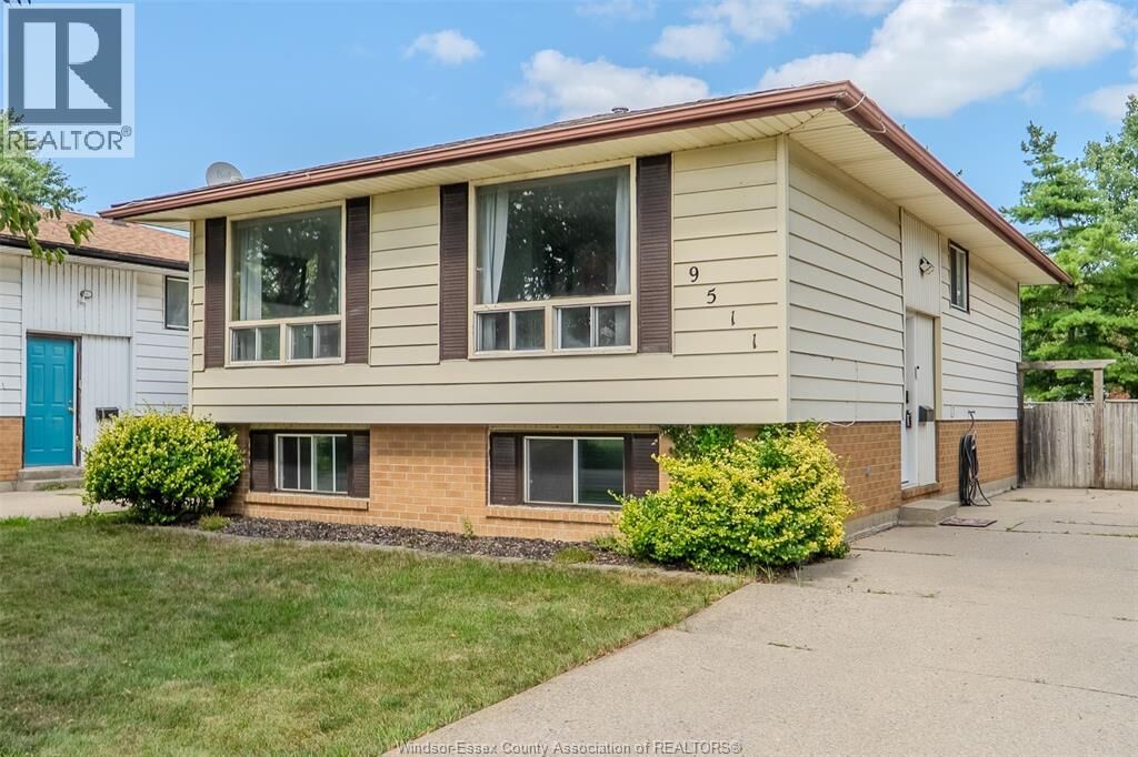 Property Photo:  9511 Avery Lane  ON N8R 2C1 