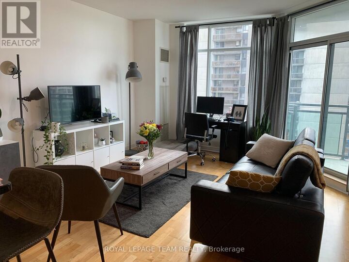 Property Photo: 570 Laurier Avenue West 1801 ON K1R 1C8