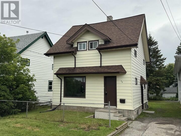 94 Empress Ave. S. — photo 1