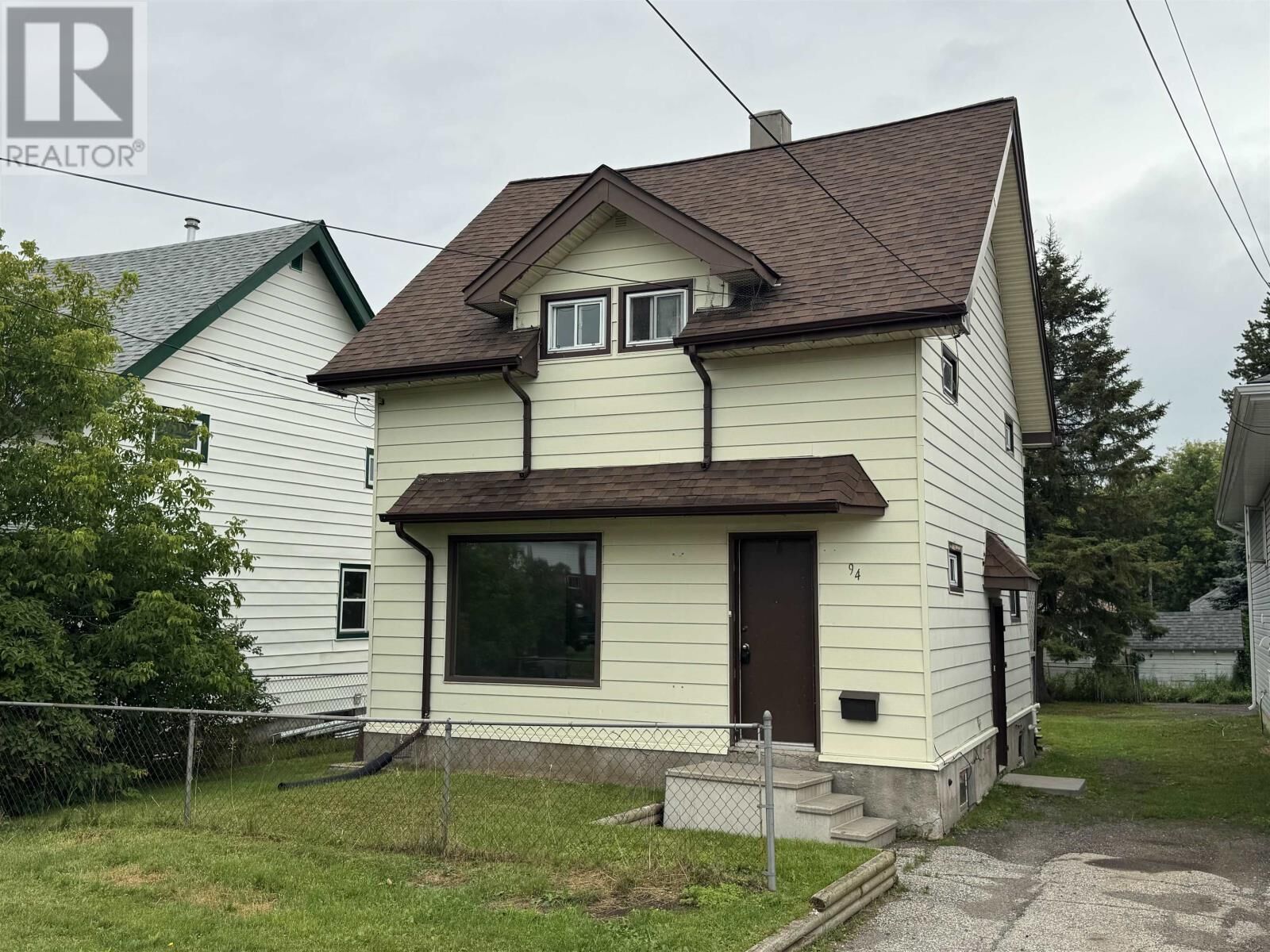 Property Photo: 94 Empress Ave. S. ON P7B 5N3