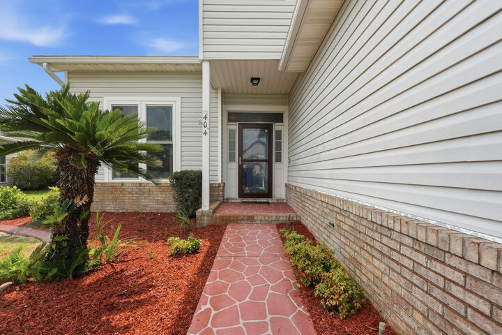 Property Photo: 404 Springate Court FL 32569