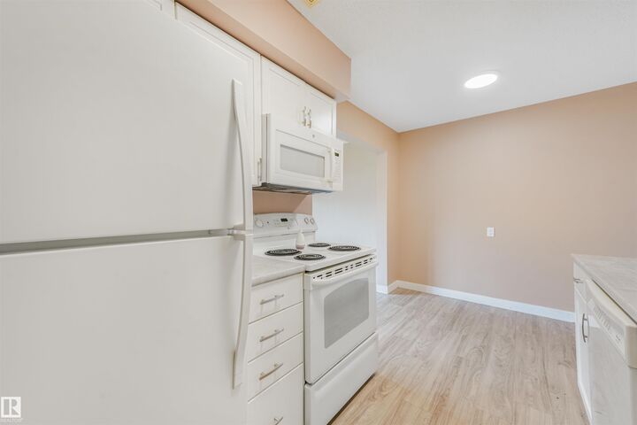 Property Photo: 14120 80 Street NW 8 AB T5C 1L6