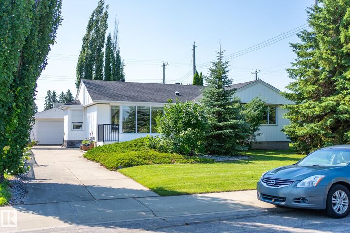 Property Photo: 4707 105A Avenue NW AB T6A 1C1