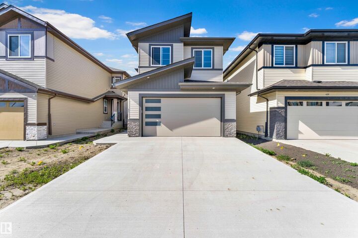431 Roberts Crescent — photo 1