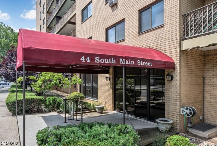Property Photo: 44 S Main St 6J NJ 07644
